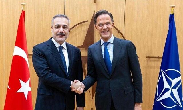محورهای دیدار وزیر خارجه ترکیه و دبیرکل ناتو