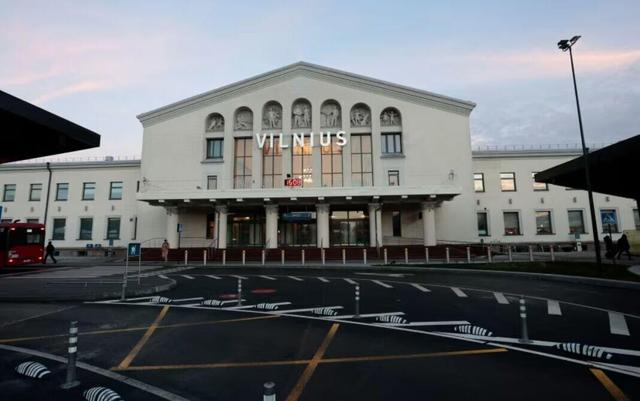 فرودگاه لیتوانی به دلیل نگرانی از پرواز «بالن» تعطیل شد