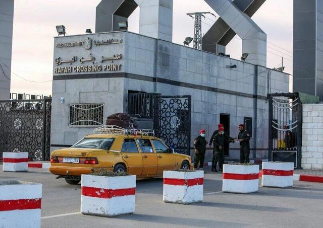 گذرگاه رفح برای خروج از غزه به مصر به صورت محدود باز می‌شود