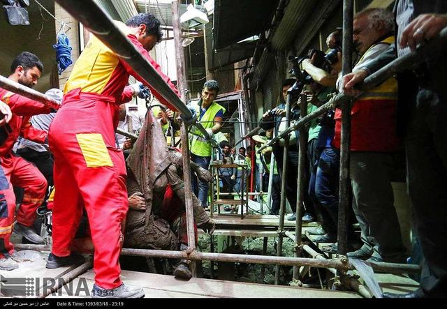 سه باب مغازه بازار کاشان در آتش سوخت