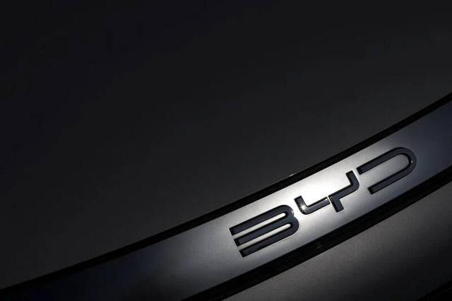 بزرگترین تولیدکننده خودروهای برقی جهان پس رفت