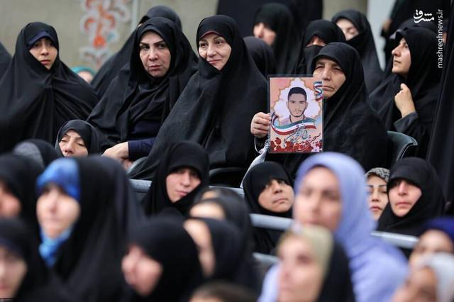 عکس/ حضور مادر شهید عجمیان در دیدار امروز با رهبر انقلاب