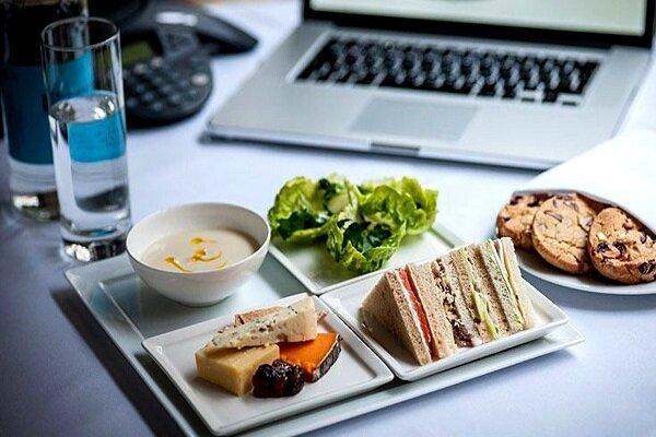 چرا مواد غذایی در ظروف پلاستیکی طعم تازه خود را از دست می‌دهند؟