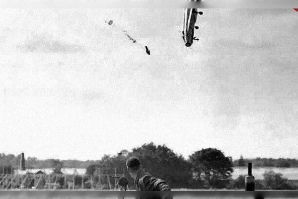 یکی از مشهورترین تصاویر تاریخ هوانوردی / عکسی که با قیمت میلیاردی فروخته شد