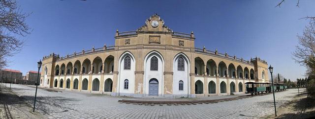 تهران‌گردی با شاعر سینمای ایران!
