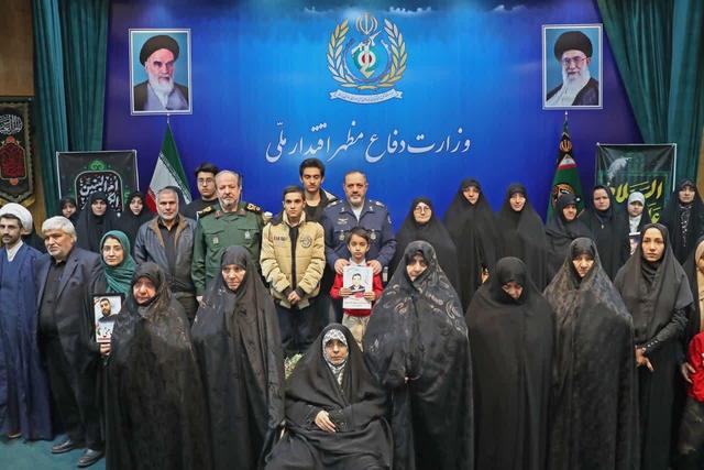 وزیردفاع: تنها راه مقابله با دشمنان قوی تر شدن در همه عرصه ها است