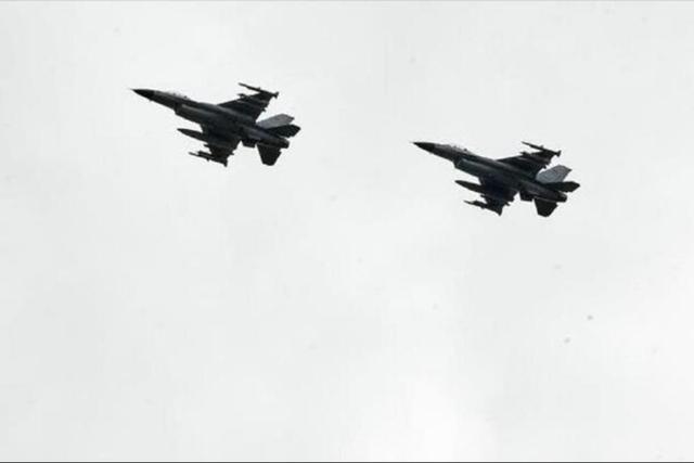 فرستادن پنج جنگنده و 150 پرسنل نظامی از آلمان به لهستان