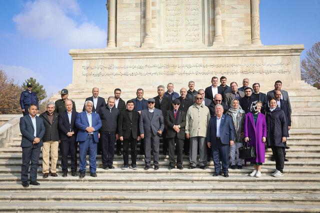 بازدید مهمانان خارجی اجلاس APA از آرامگاه فردوسی شهر مشهد