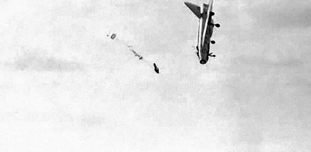 مشهورترین عکس‌ تاریخ هوانوردی؛ ماجرا چه بود؟