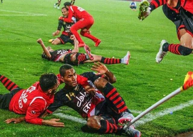 گلزن پرسپولیس در دربی در خطر مرگ؛ اتفاق وحشتناک چگونه رخ داد؟ + عکس