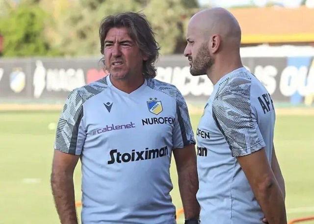 عصبانیت سرمربی استقلال از کیفیت زمین | ساپینتو: با این وضع چمن نگران منیر الحدادی هستم