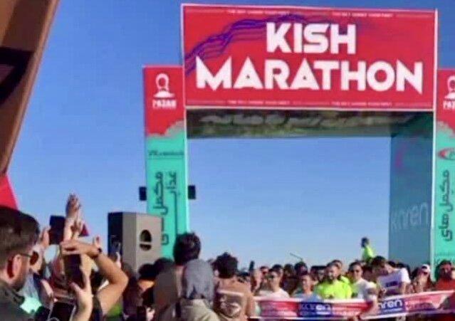 حضور عجیب دختران و زنان بی حجاب در ماراتن کیش؛ حتی یک تذکر هم ندادند! | مسئولان را فورا تنبیه کنید!