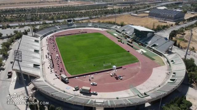 خط‌کشی عجیب چمن ورزشگاه میزبان دربی +عکس