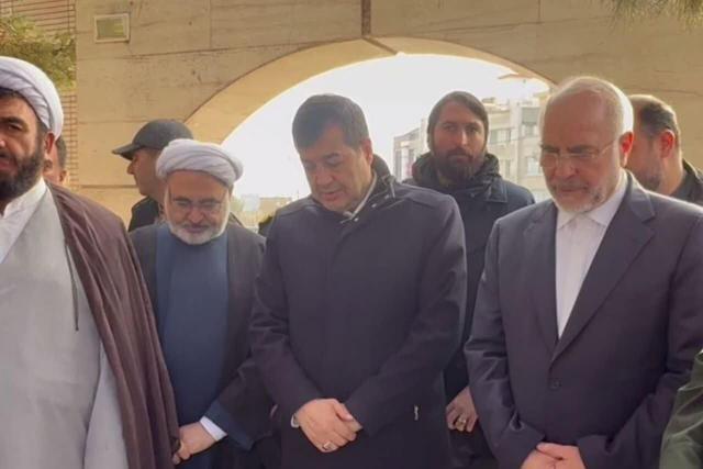 وزیر ورزش و جوانان و رئیس مجلس به شهدای طرقبه ادای احترام کردند