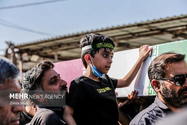 حضور پررنگ کودکان در برنامه های تشییع شهدای هرمزگان