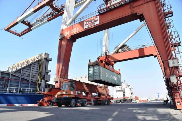 ۲۸ هزار تن پودر آلومینا با ورود دادستان بندر امام خمینی ترخیص شد