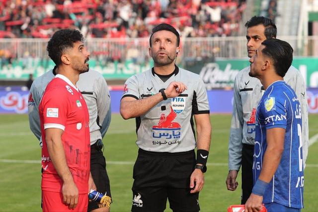 بررسی عملکرد تیم داوری دربی ۱۰۶؛ یک بازی کم‌حاشیه در اراک