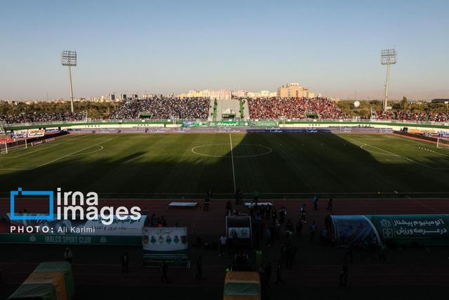 حواشی دربی ۱۰۶؛ از ورود غیر قانونی هواداران تا حال و هوای ورزشگاه +فیلم