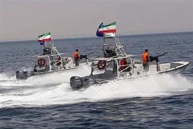 فیلم/ نمایش اقتدار نیروی دریایی سپاه در آب‌های خلیج فارس