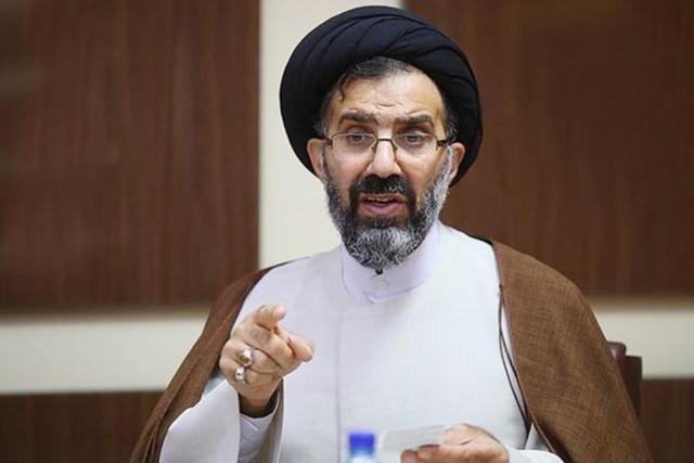 استعفای ناگهانی امام جمعه فردیس در خطبه‌ها