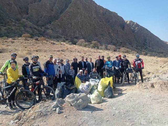 اجرای برنامههای فرهنگی و محیط زیستی در ارتفاعات شیراز با مشارکت شهروندان