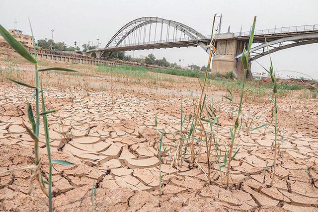 لب کارون خشکیده از سوءمدیریت‌ها