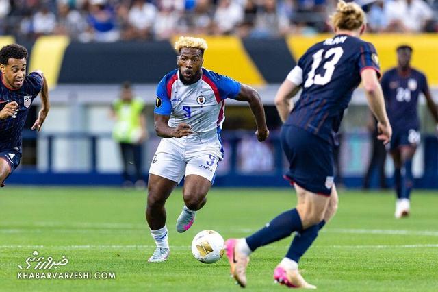 مهاجم استقلال در رقابت با برزیلیها