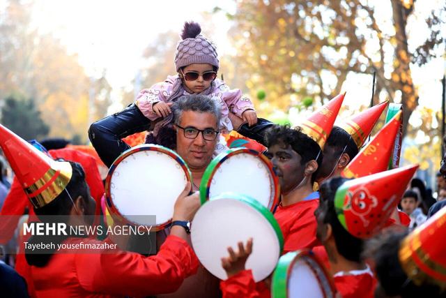 آیین افتتاحیه سی‌اُمین جشنواره بین‌المللی تئاتر کودک و نوجوان همدان
