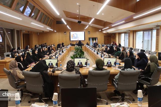 نشست کار آفرینان حوزه گردشگری وصنایع دستی در آستانه روز زن