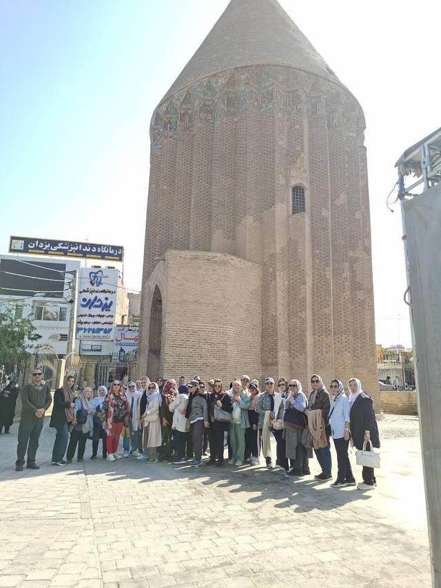 بانوان تهرانی از جاذبه‌های تاریخی و مذهبی ورامین بازدید کردند