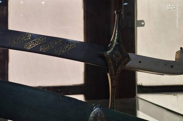 تصویر جالبی از شمشیر کریم‌خان زند در موزه پارس شیراز