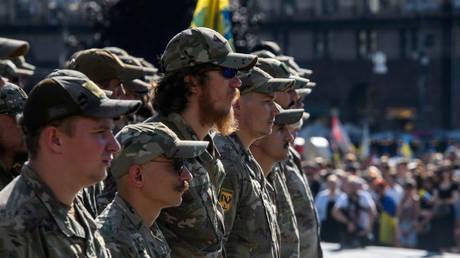 Ukrainians mob vehicle to free men captured by draft officers (VIDEO)