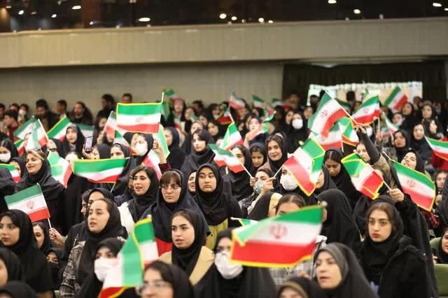 دانشجویان مطالبه‌گر و استاندار حامی دانشجویان؛ گرامی‌داشت ۱۶ آذر در دانشگاه شهرکرد