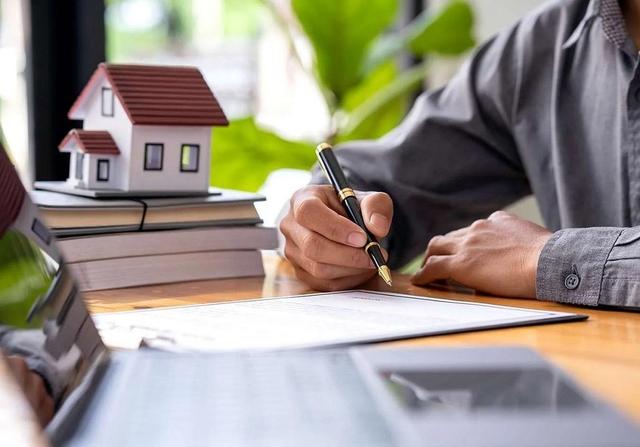 تعزیر مشاور املاک متخلف در پاکدشت