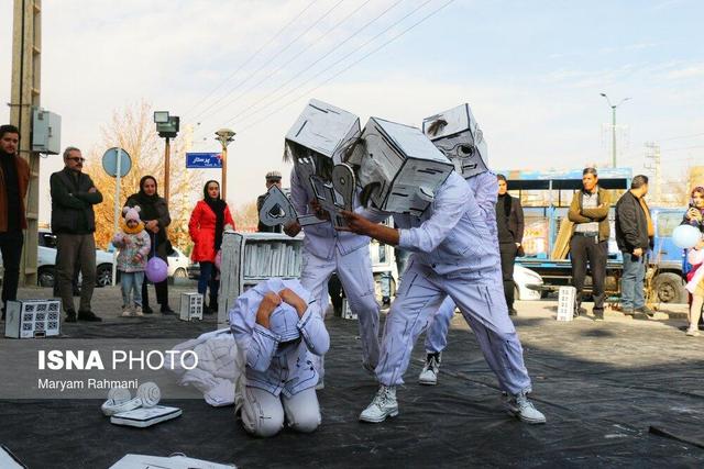 اجرای خیابانی «شب اسرار آمیز ستاره» در سی‌امین جشنواره بین‌المللی تئاتر کودک و نوجوان همدان