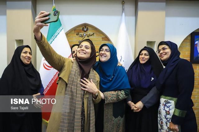 نشست سخنگوی دولت با زنان مدیر و فعالان اقتصادی استان کرمان