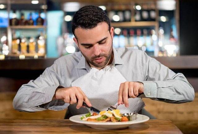 چهار ستون آداب غذایی در اسلام: سلامت جسم، روح و اخلاق در یک لقمه