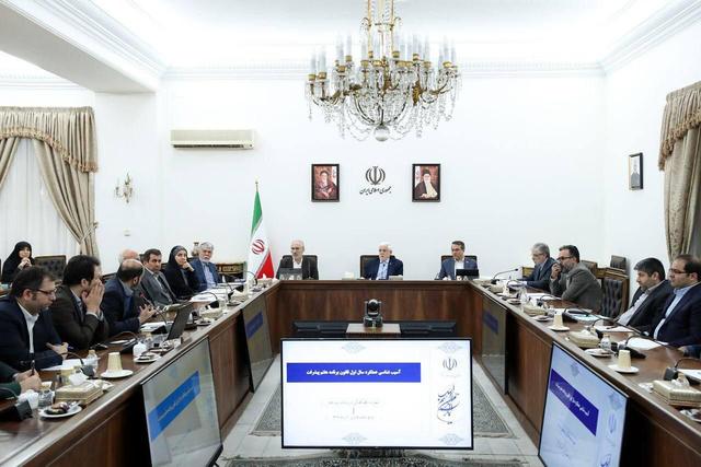 عارف: دولت مصمم به کوچک‌سازی و افزایش کارآمدی است / اصلاح ساختار مدیریتی آغاز شد