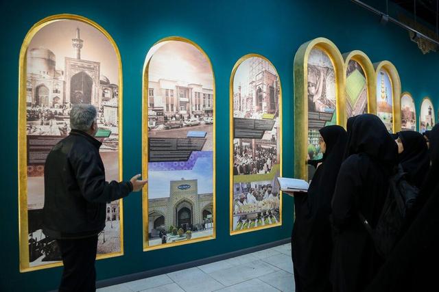 یک دانشجوی معماری در بازدید از نمایشگاه «رواق خدمت»: معماری حرم، دانشگاه زنده هنر اسلامی است