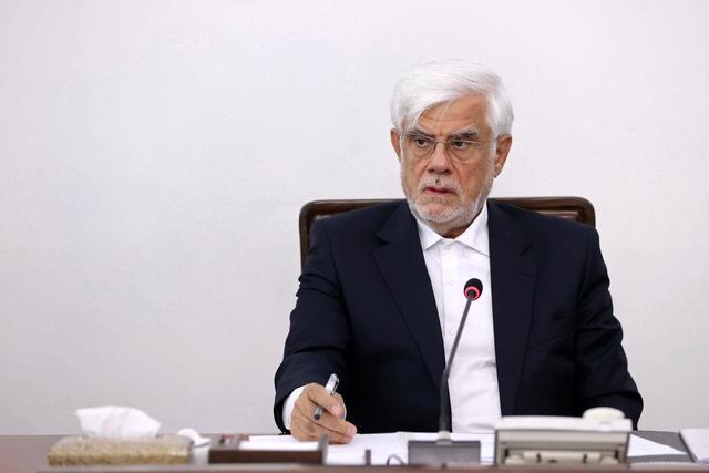 عارف: راهبرد دولت، اولویت دادن به مسائل اقتصادی و معیشتی مردم است