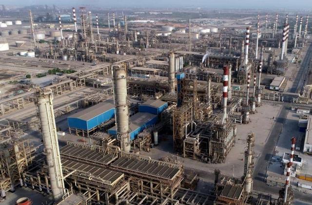 پالایش نفت بندرعباس در جمع ۱۰ شرکت برتر بورس کالا در نیمه نخست آذرماه ۱۴۰۴