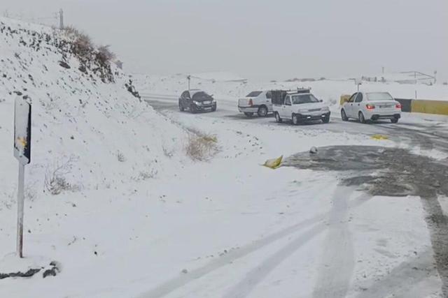 بارش شدید برف در جاده جدید شهرستان طالقان