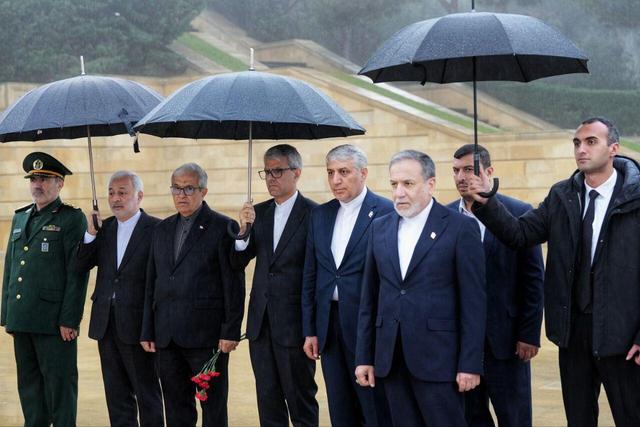 وزیر امور خارجه به شهدای جمهوری آذربایجان ادای احترام کرد