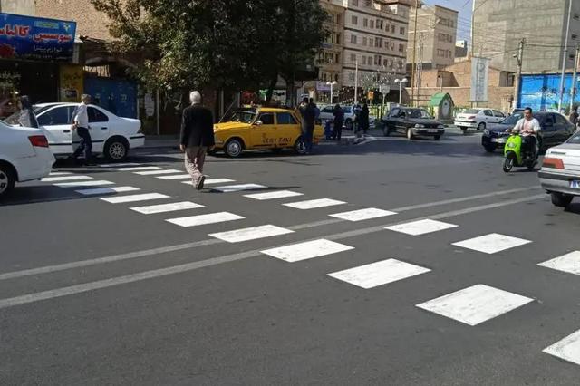 اجرای طرح گذرگاه‌های عابرپیاده در پایتخت