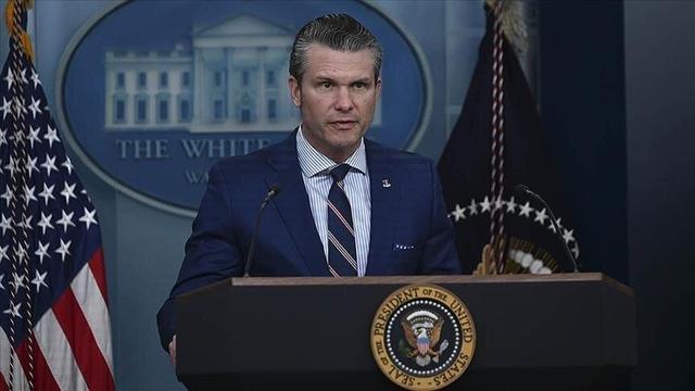 رهبر اکثریت سنا، هگست را تهدید کرد