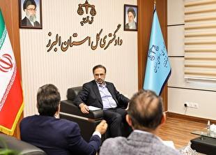 بررسی و حل مشکلات ۹۱۱ نفر از مراجعان در دیدار‌های مردمی مدیران قضایی استان البرز