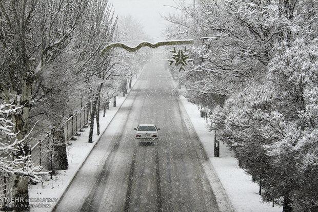 بارش برف مدارس ۲ شهرستان آذربایجان شرقی را غیرحضوری کرد