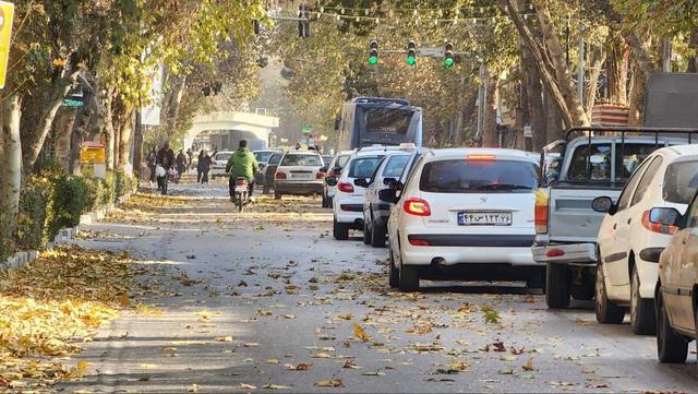 برگ‌های پاییزی بجنورد را طلایی کردند