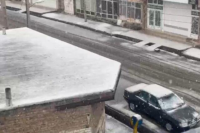 بارش برف در روستای قره‌بابا