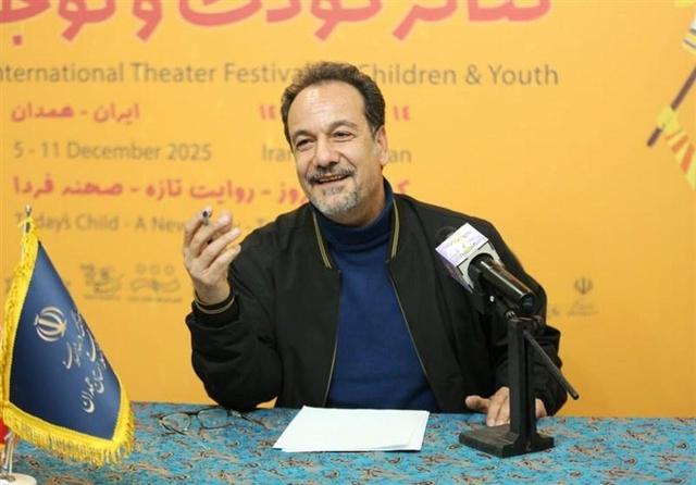 تئاتر از نویسندگان حرفه‌ای فاصله گرفته است